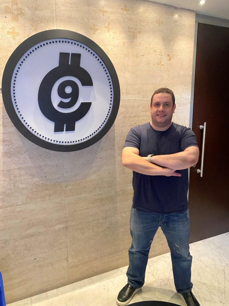 Startup chega a 65 mil transações com moeda digital para varejo