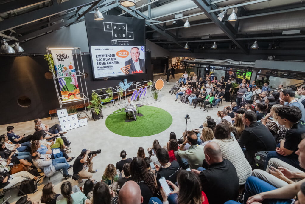 Arquibancada do Caldeira recebe Cloves Tramontina